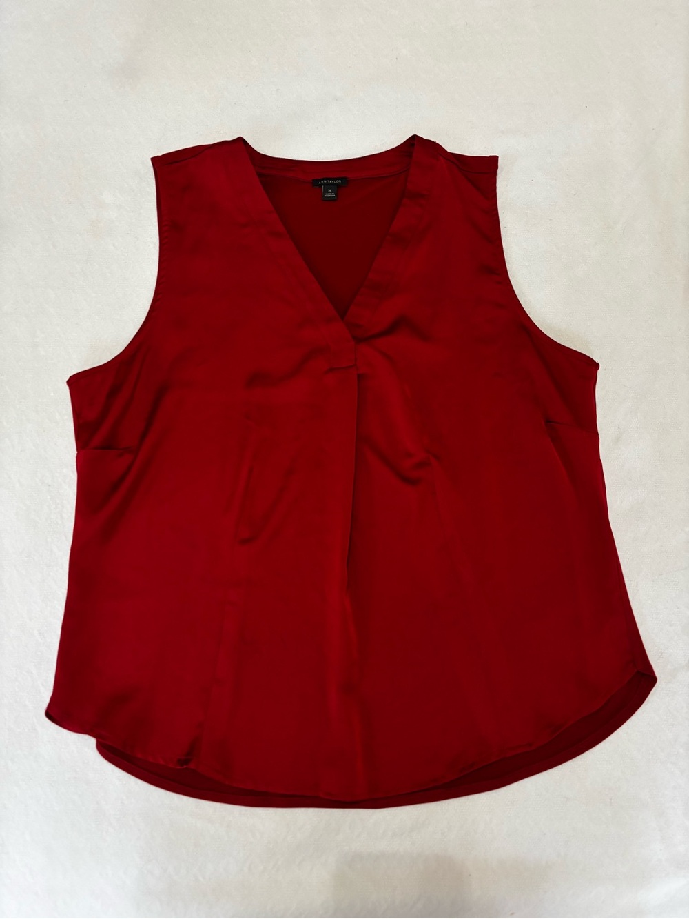 Ann Taylor Red V-Neck Sleeveless Camisole